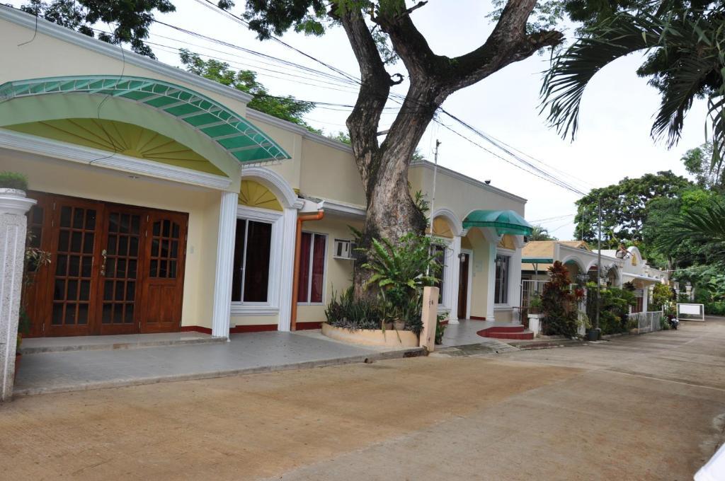 D'Lucky Garden Inn & Suites Tiniguiban エクステリア 写真