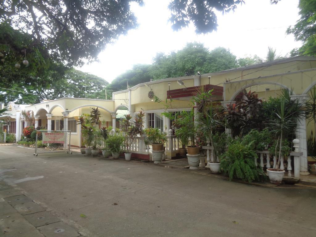 D'Lucky Garden Inn & Suites Tiniguiban エクステリア 写真