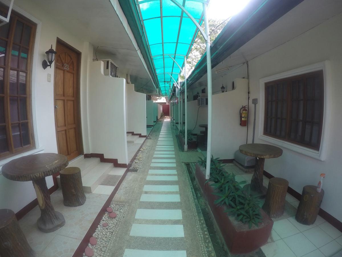 D'Lucky Garden Inn & Suites Tiniguiban エクステリア 写真