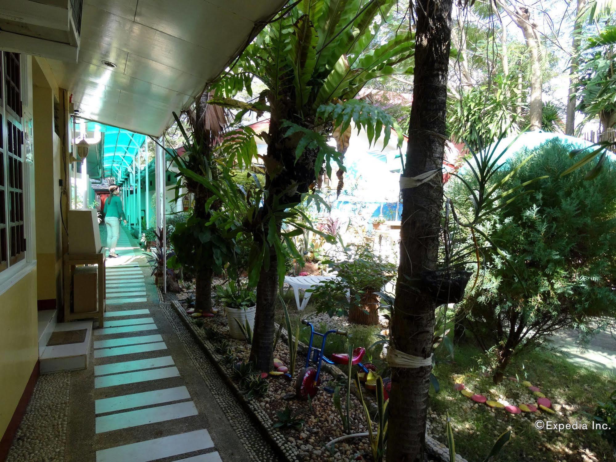 D'Lucky Garden Inn & Suites Tiniguiban エクステリア 写真