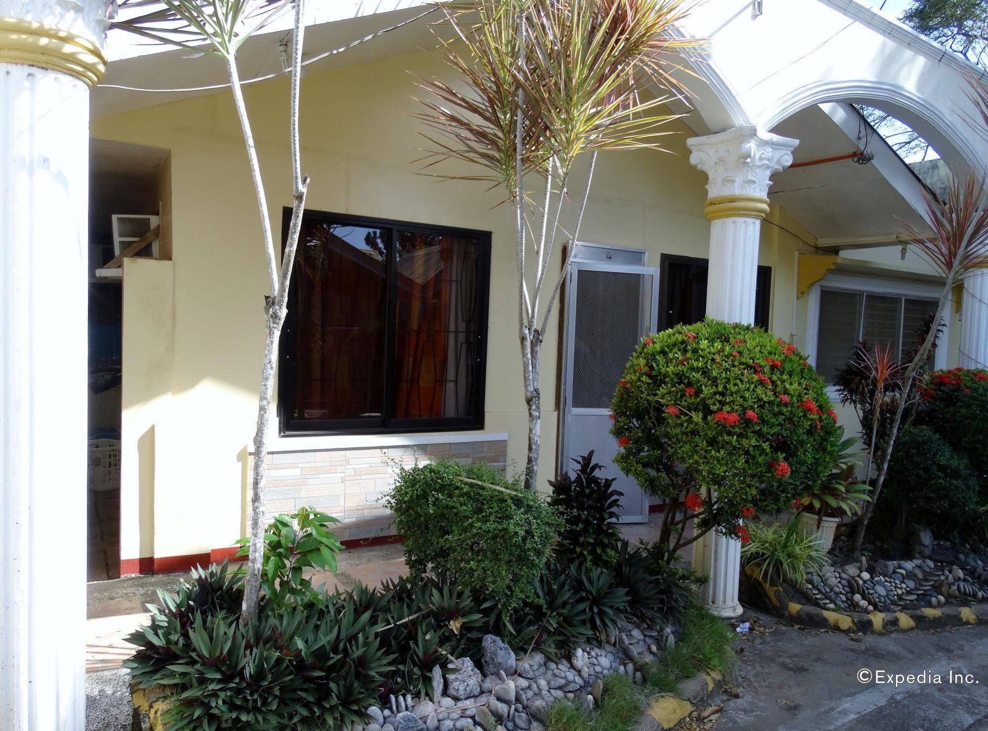 D'Lucky Garden Inn & Suites Tiniguiban エクステリア 写真