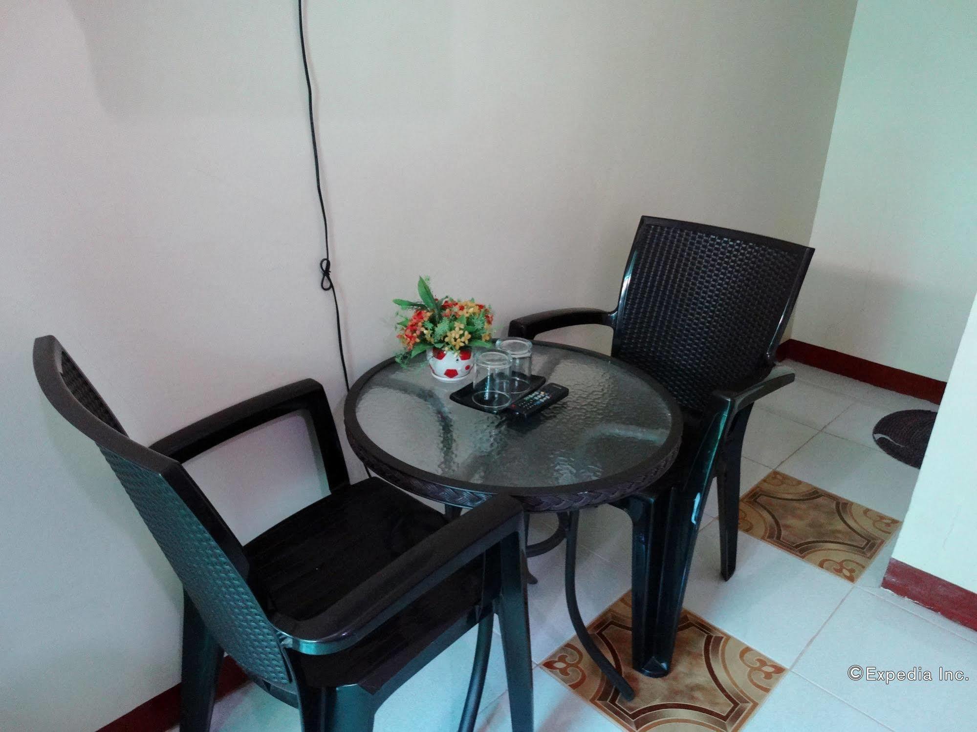 D'Lucky Garden Inn & Suites Tiniguiban エクステリア 写真