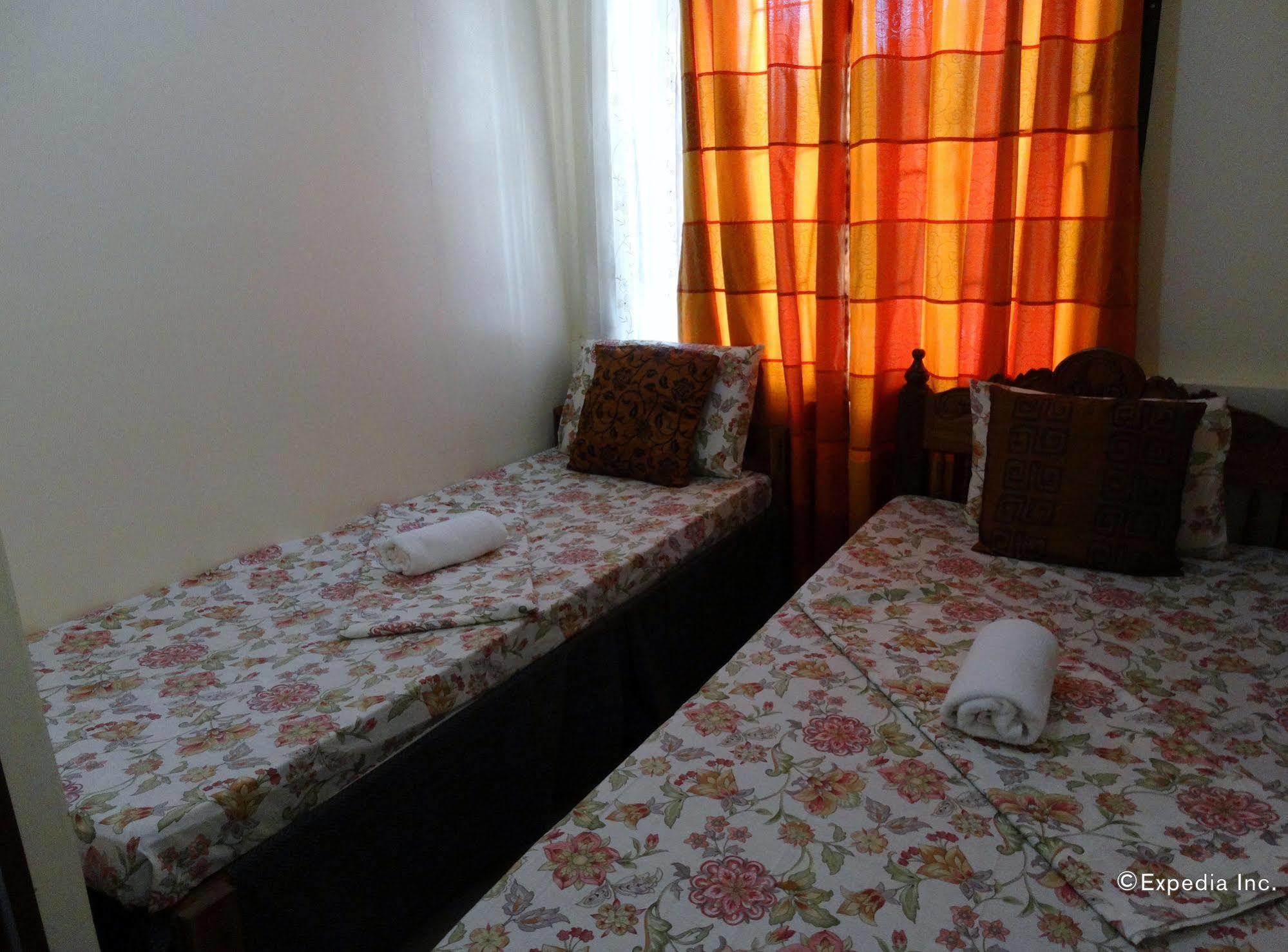 D'Lucky Garden Inn & Suites Tiniguiban エクステリア 写真