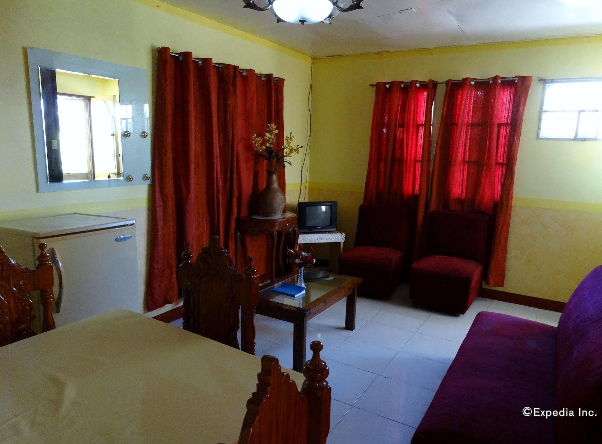D'Lucky Garden Inn & Suites Tiniguiban エクステリア 写真