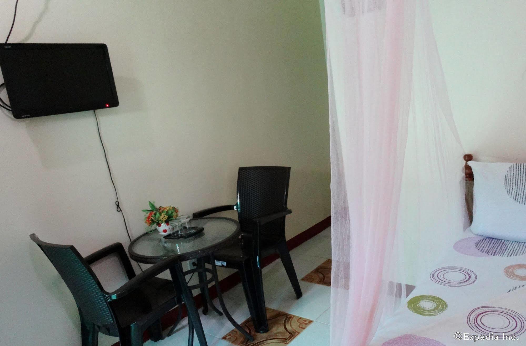 D'Lucky Garden Inn & Suites Tiniguiban エクステリア 写真