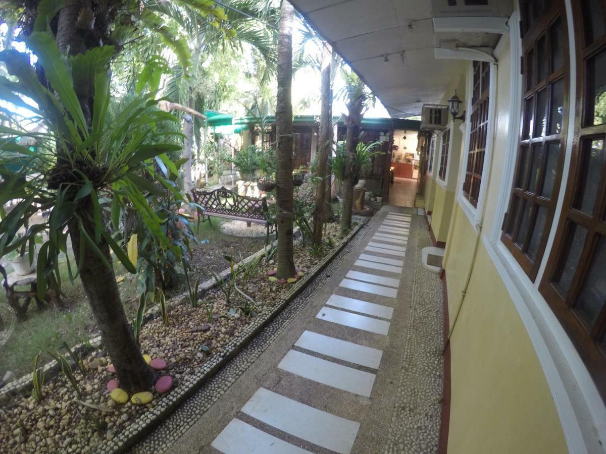 D'Lucky Garden Inn & Suites Tiniguiban エクステリア 写真